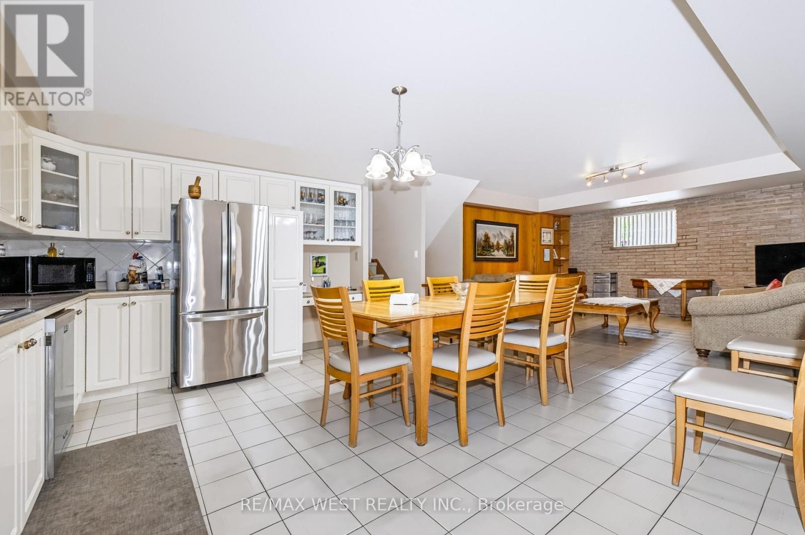 254 Maple Leaf Drive, Toronto, ON photo 8
