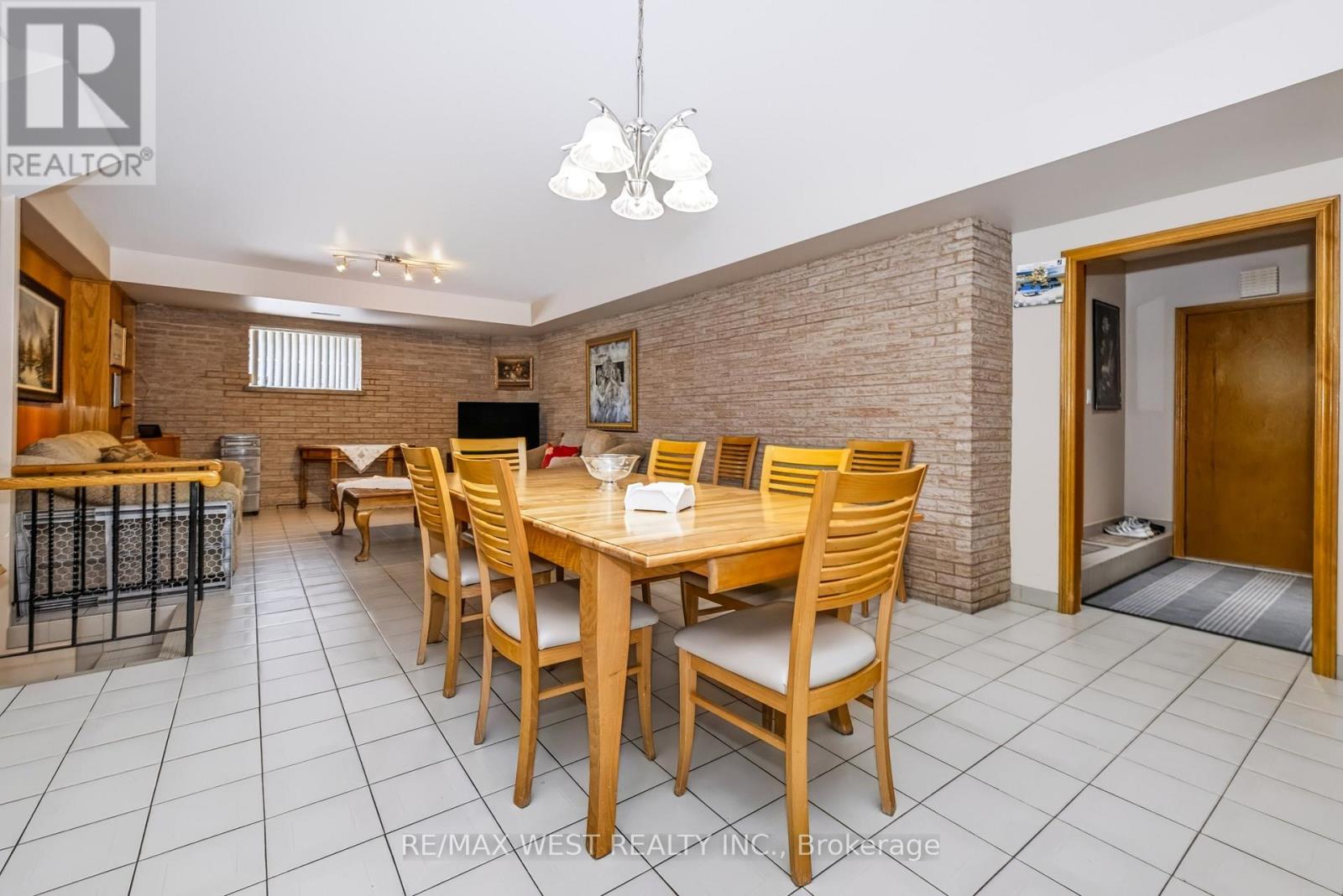 254 MAPLE LEAF DRIVE - 9