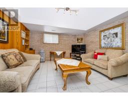 Kitchen - 254 Maple Leaf Drive, Toronto, ON M6L1P1 Photo 6