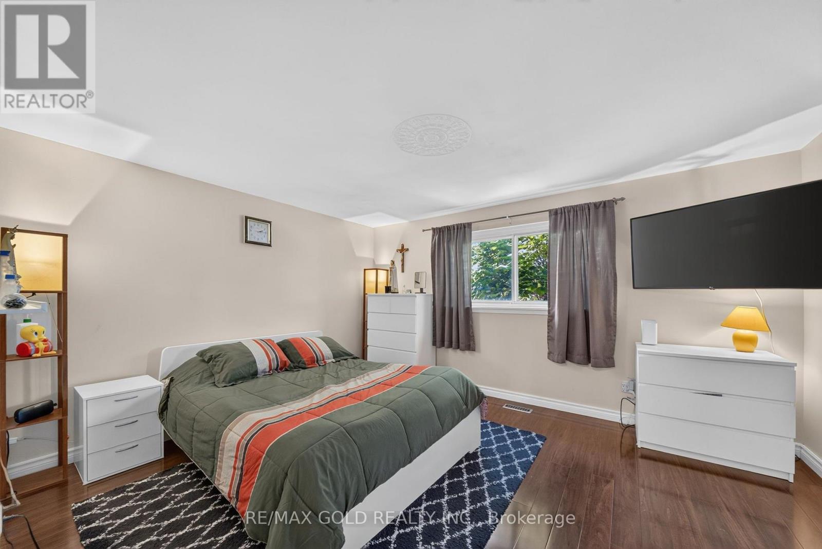 129 FOLKSTONE CRESCENT - 28