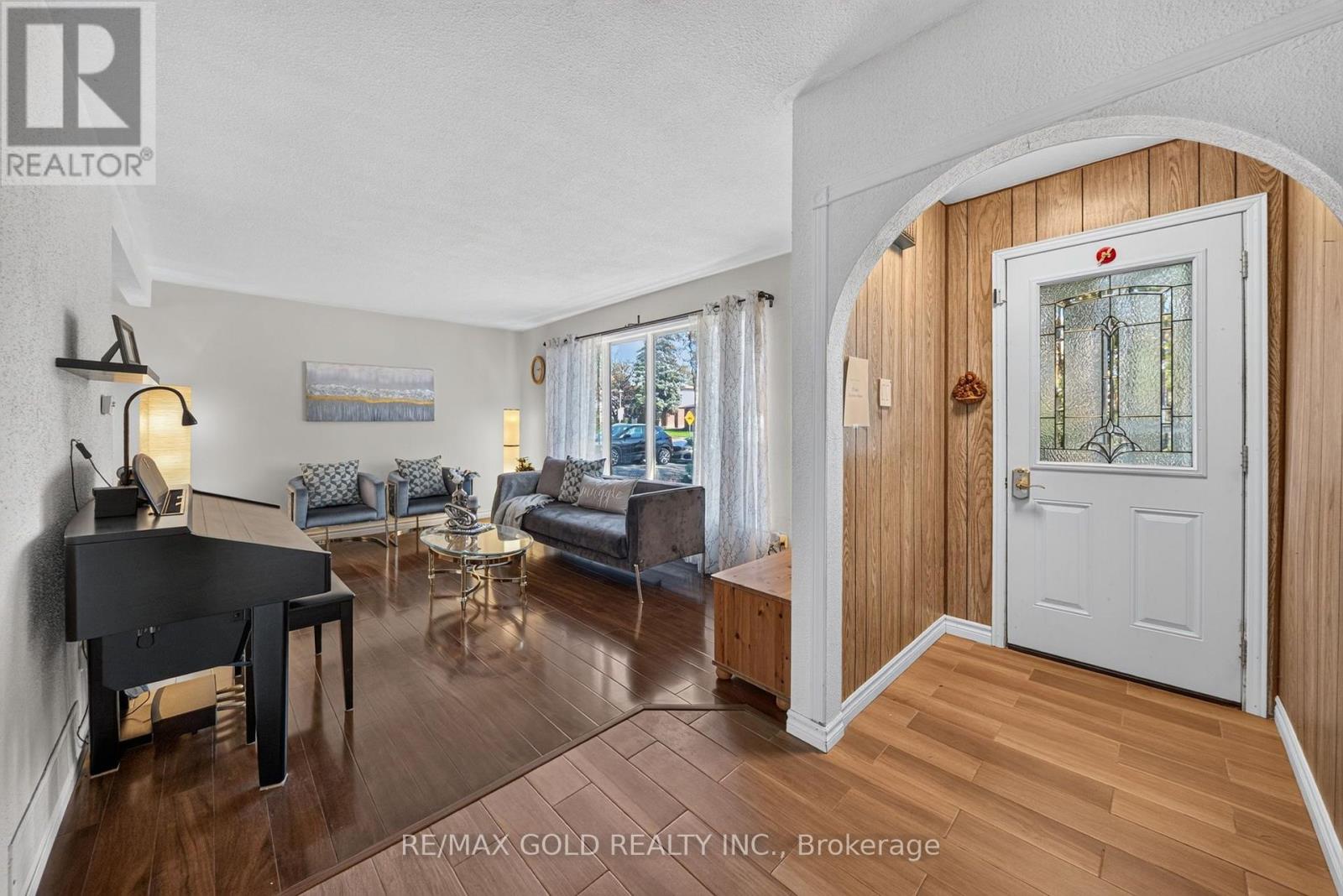129 FOLKSTONE CRESCENT - 8