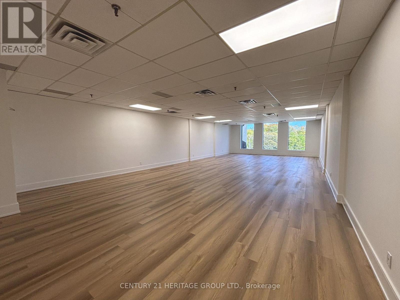 4544 Dufferin Street — photo 17
