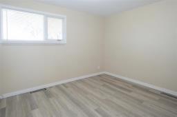 409 Kent Road, Winnipeg, MB R2L1Y2 Photo 9