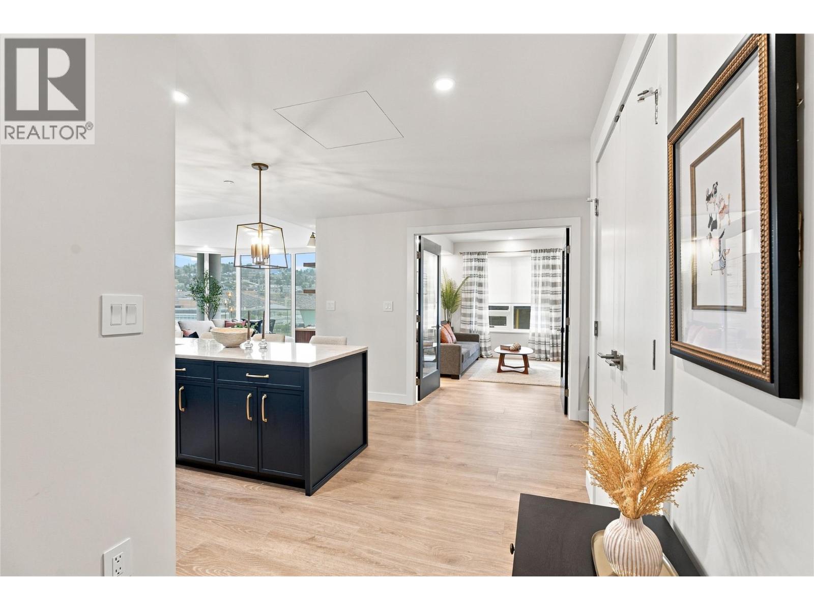 #2005 460 Nicola Street - 3