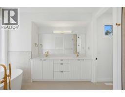 1529 18 Avenue NW - photo 34