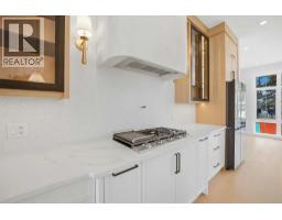 1529 18 Avenue NW - photo 17
