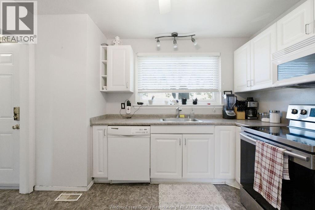 5557 CORONATION AVENUE - 11
