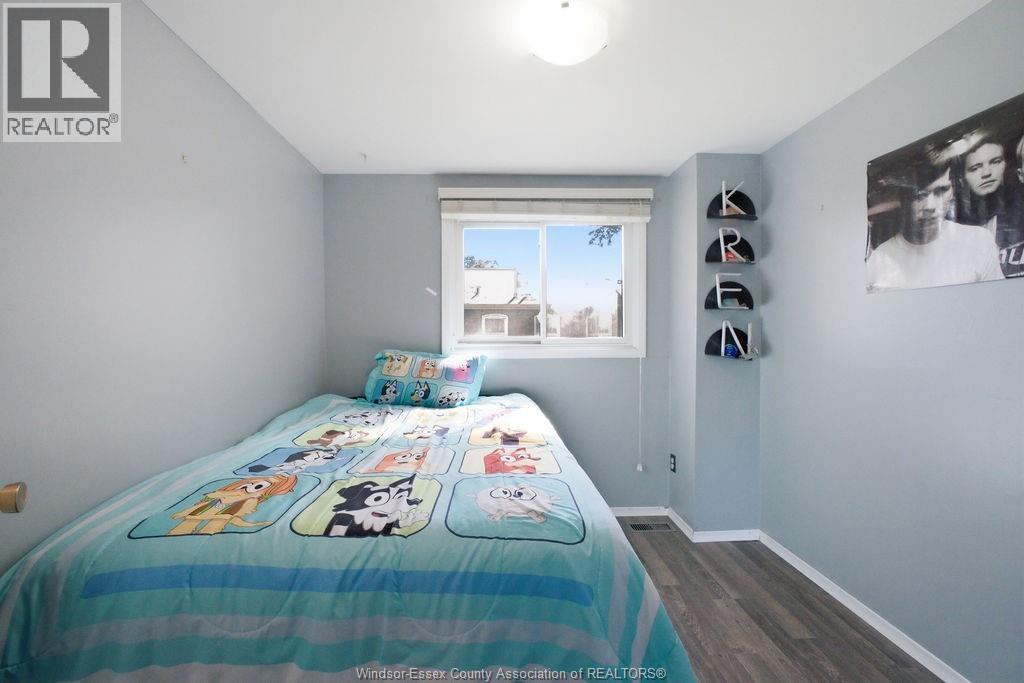 5557 CORONATION AVENUE - 13