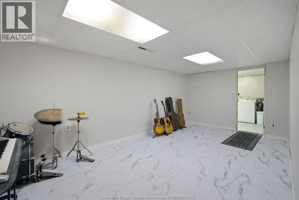 5557 CORONATION AVENUE - 24
