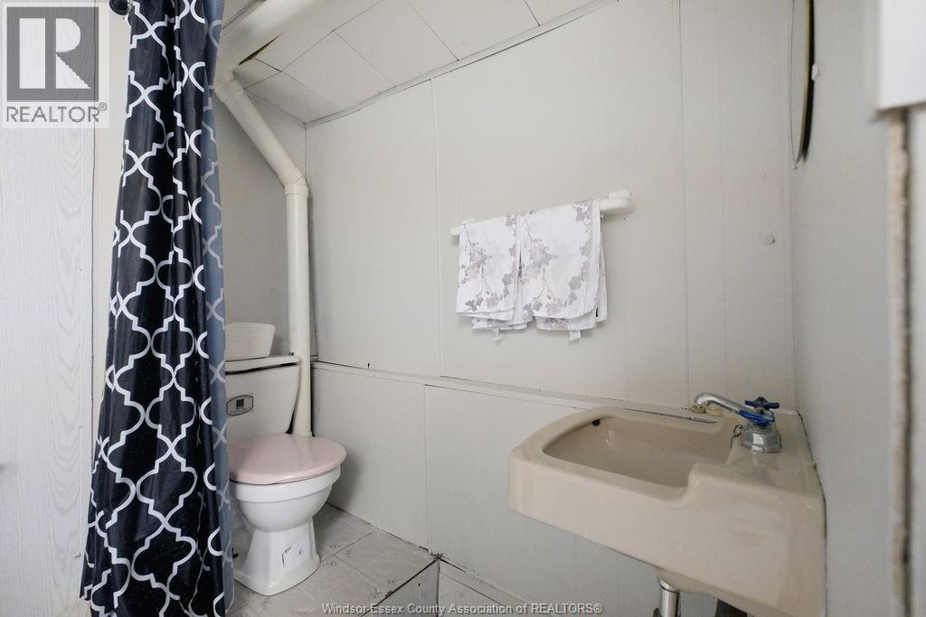 5557 CORONATION AVENUE - 27