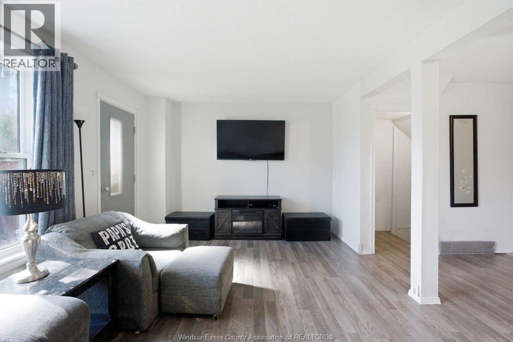 5557 CORONATION AVENUE - 8