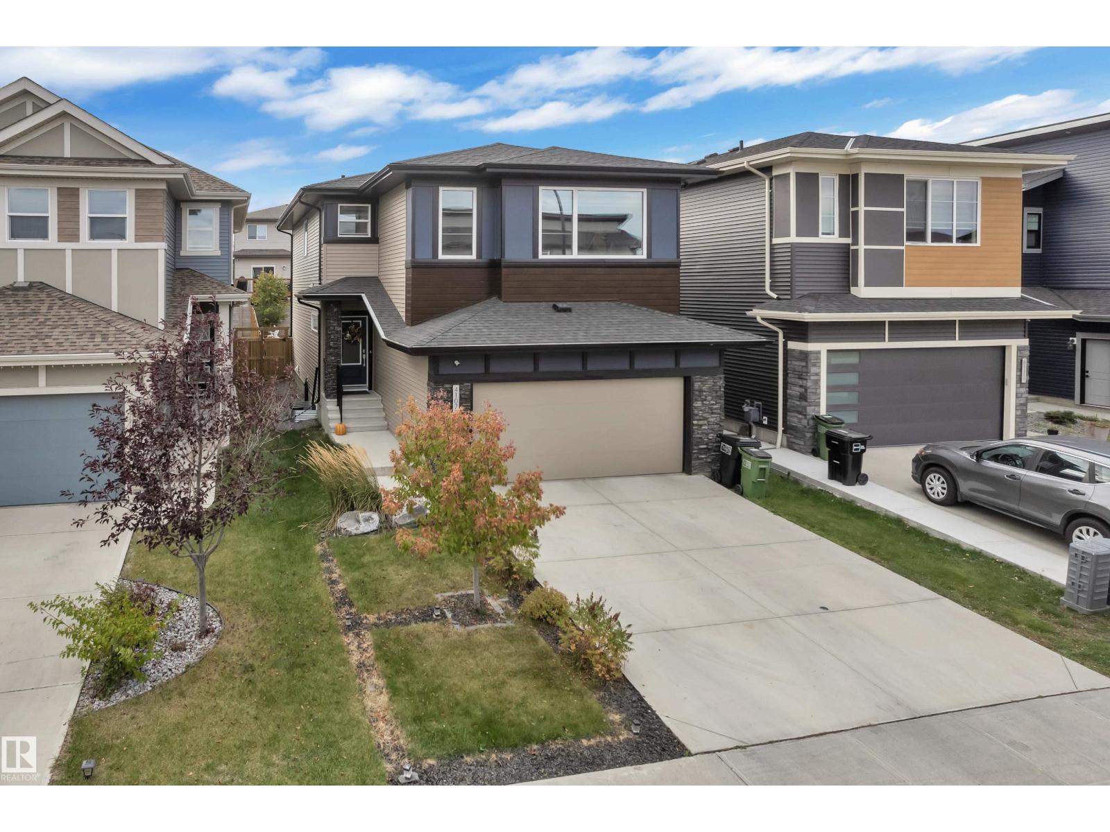 4107 5 Avenue SW, Charlesworth — photo 2 of 30: Property photo