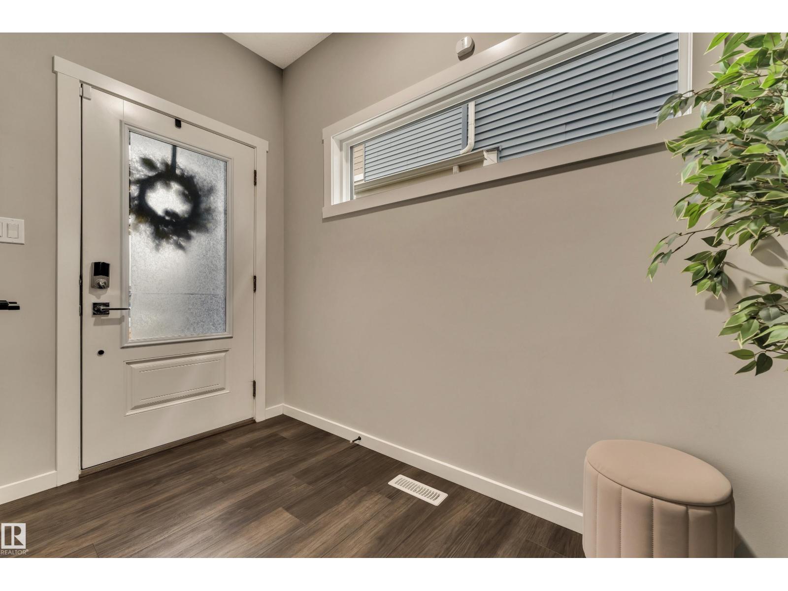 4107 5 Avenue SW, Charlesworth — photo 4 of 30: Property photo