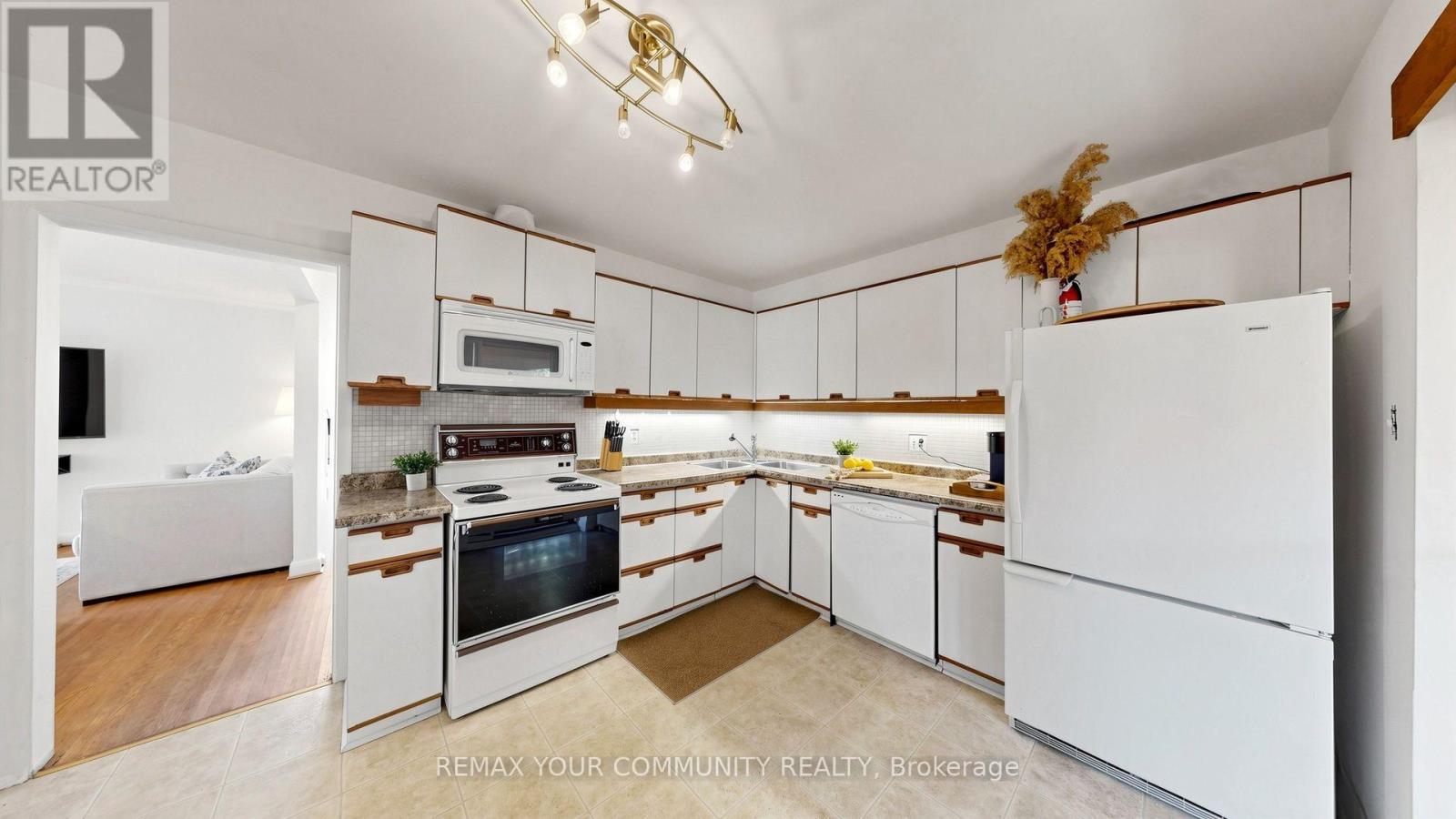 487 Hounslow Avenue, Toronto, ON photo 14