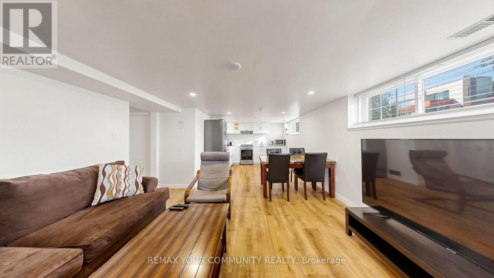 487 HOUNSLOW AVENUE - 32