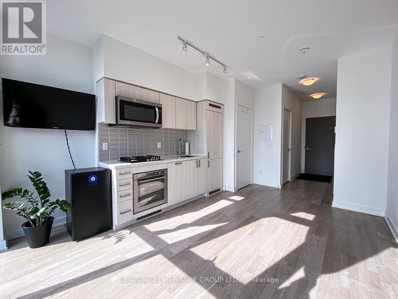 501 St Clair Avenue West — photo 10