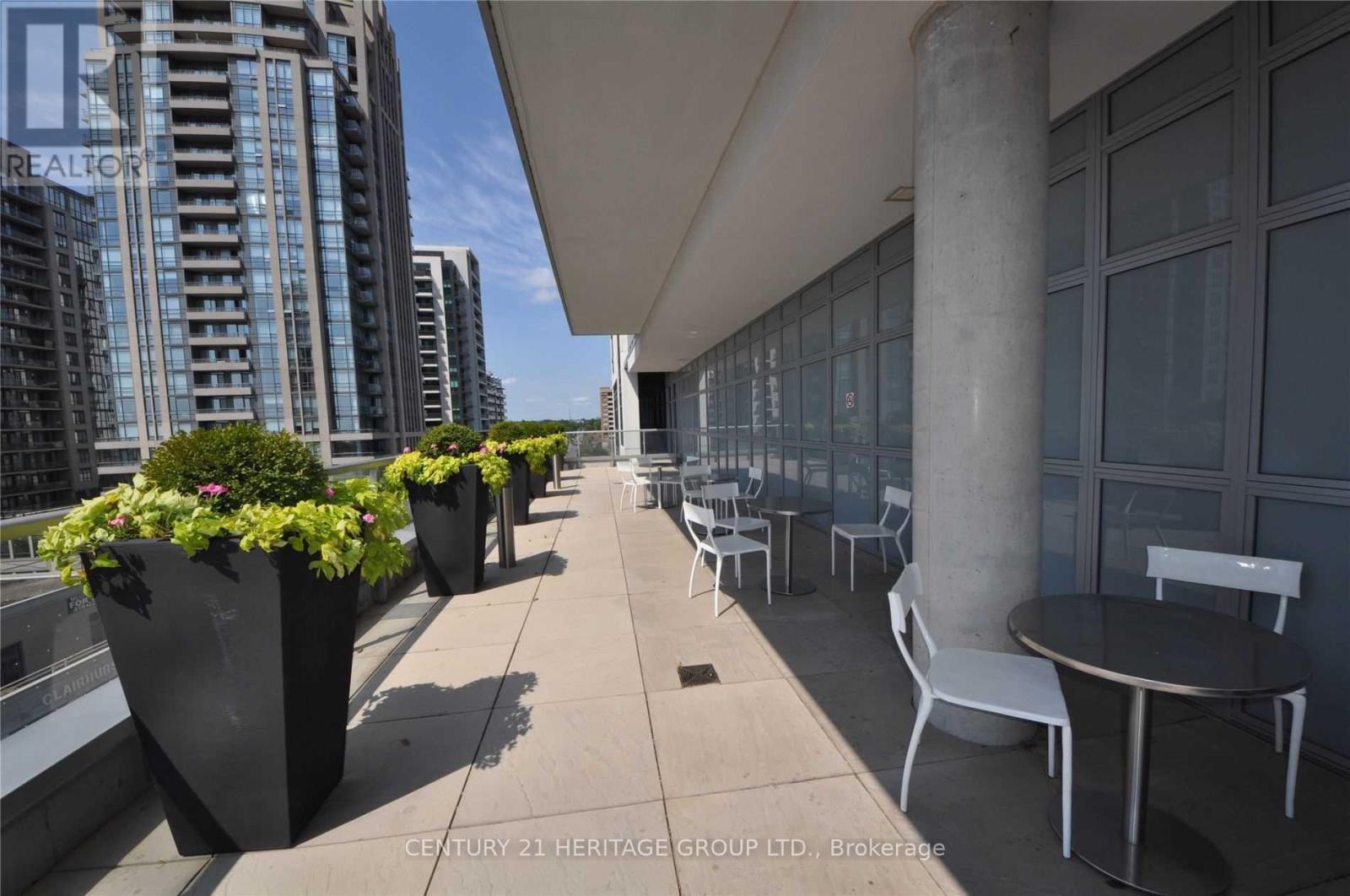 501 St Clair Avenue West — photo 13