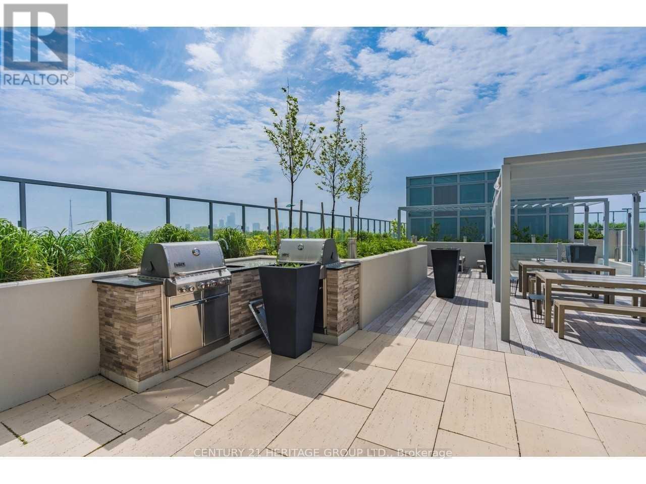 501 St Clair Avenue West — photo 14