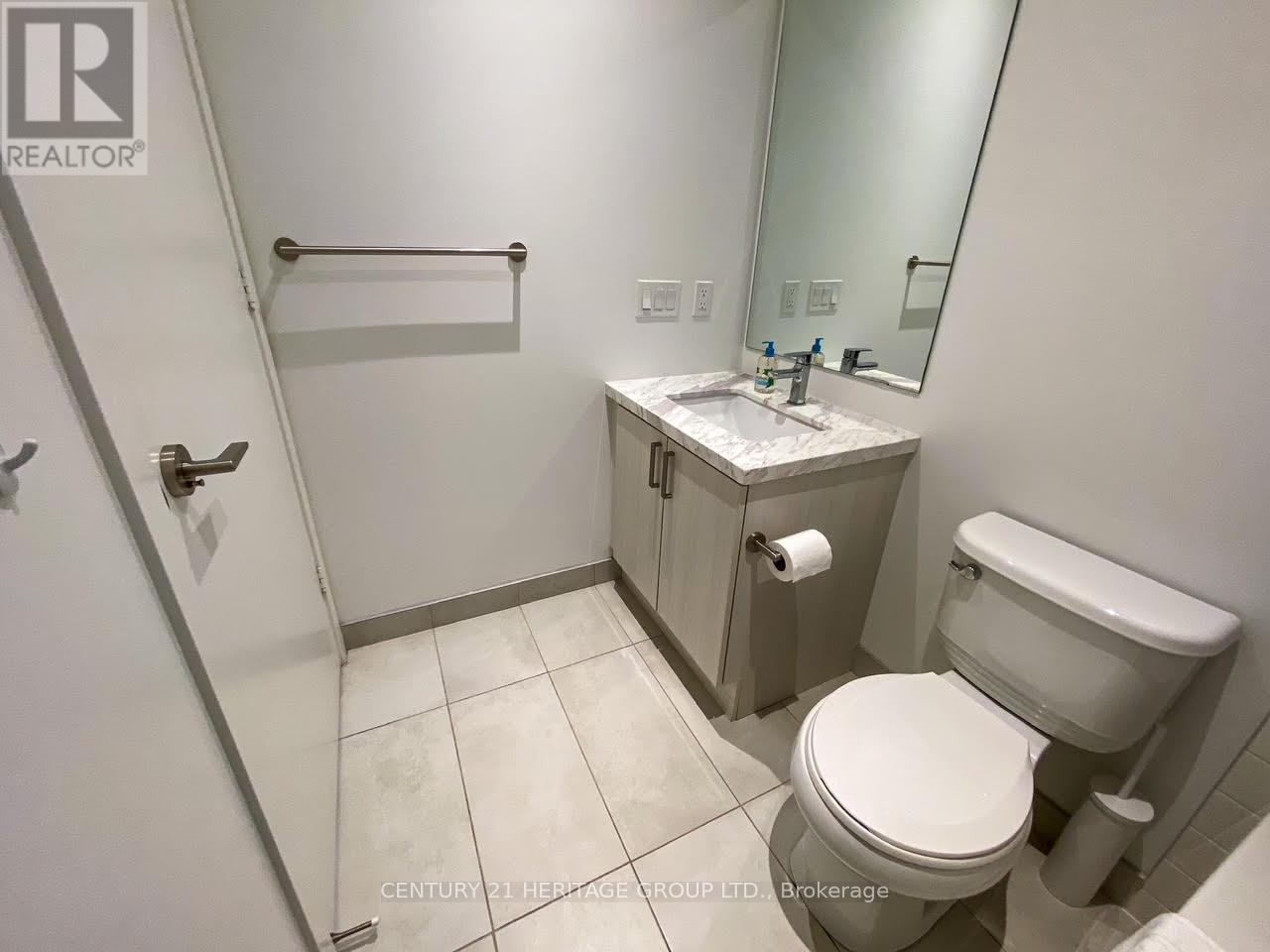 501 St Clair Avenue West — photo 8