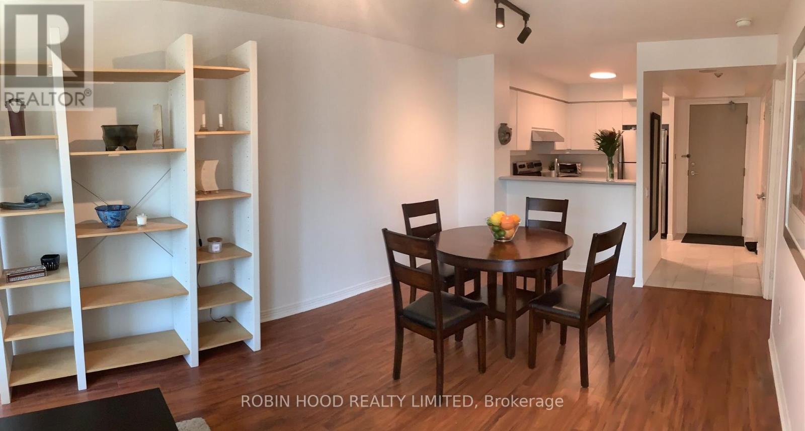 942 Yonge Street — photo 2