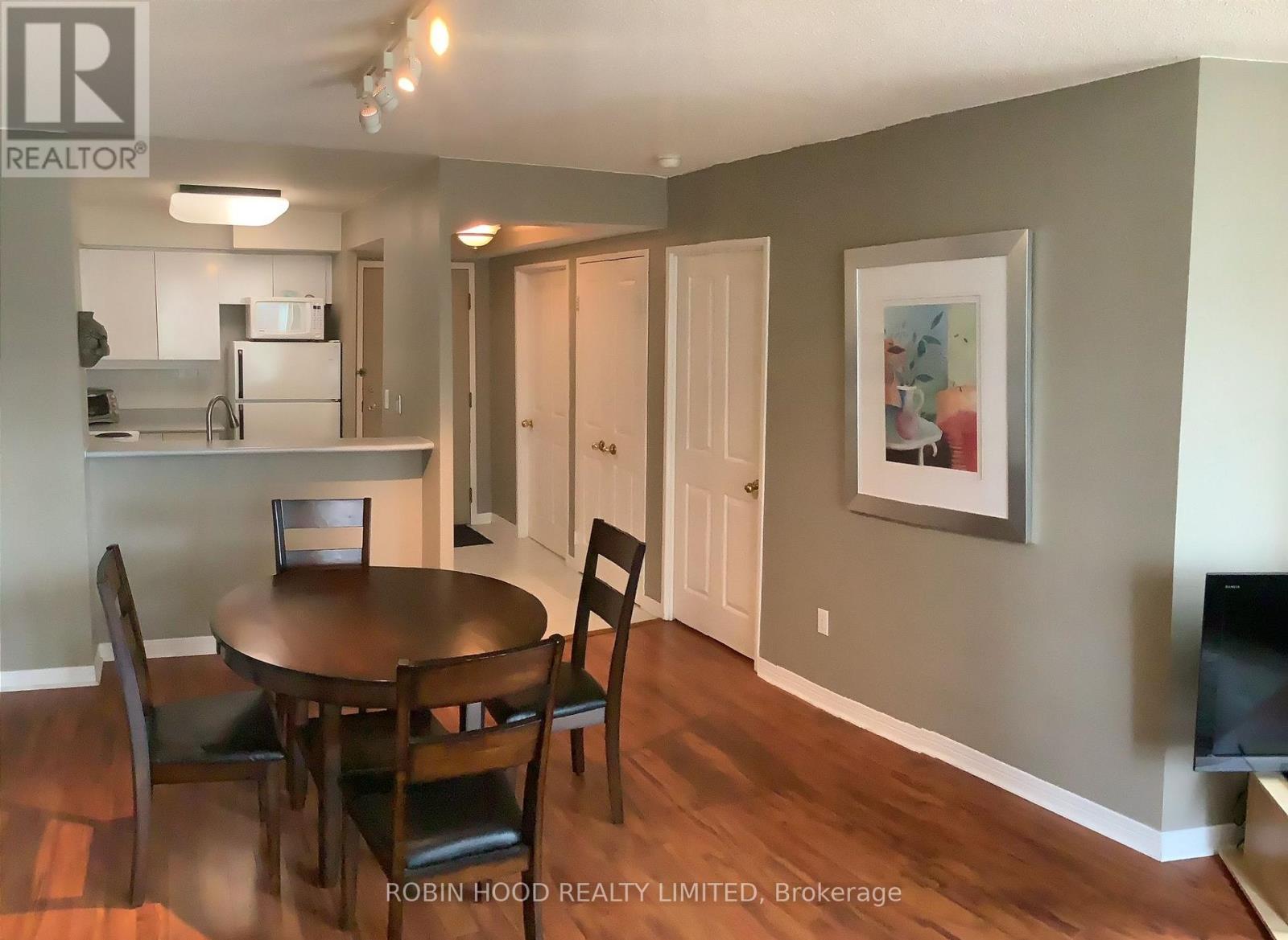 942 Yonge Street — photo 3