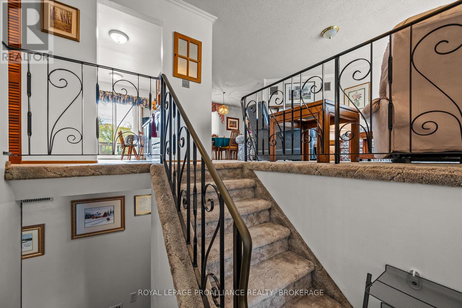 956 KENSHAW STREET - 3