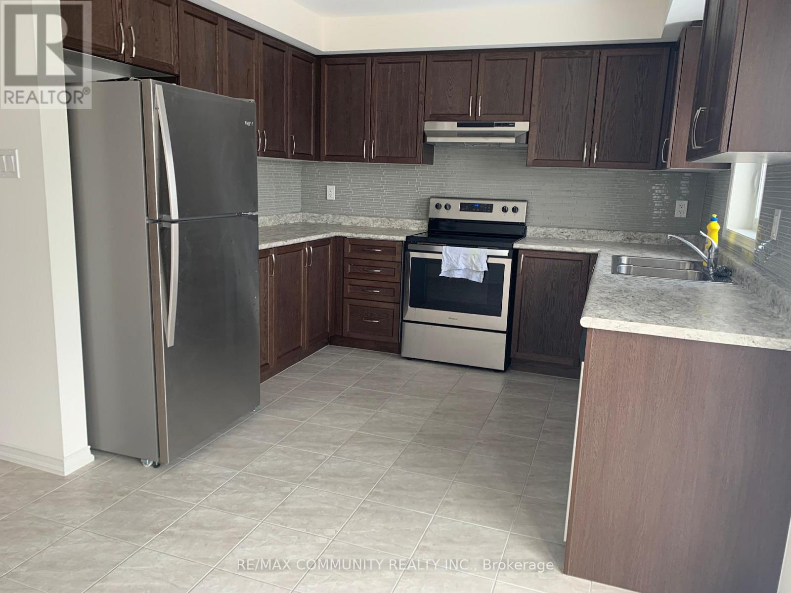 2613 Deputy Minister Path Avenue, Oshawa, ON photo 9