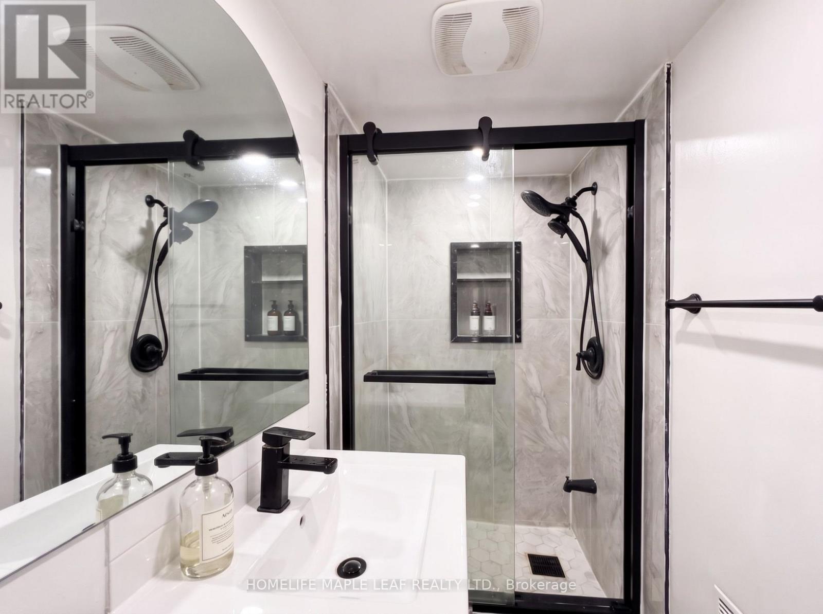 12 Giles Court, Whitby, ON photo 38