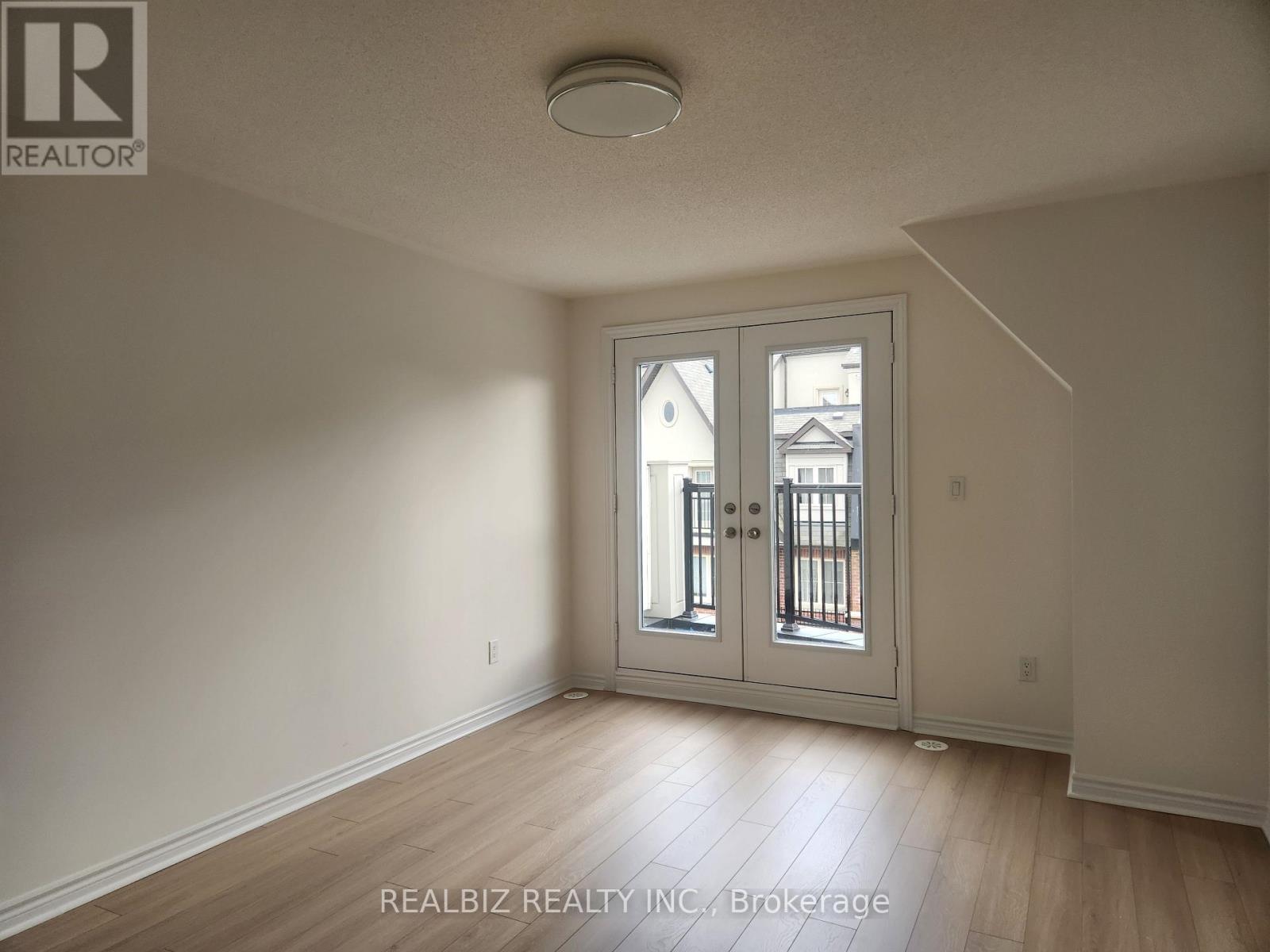 15 Eaton Park Lane — photo 7