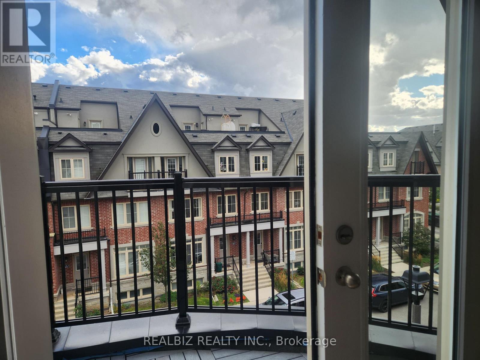 15 Eaton Park Lane — photo 8