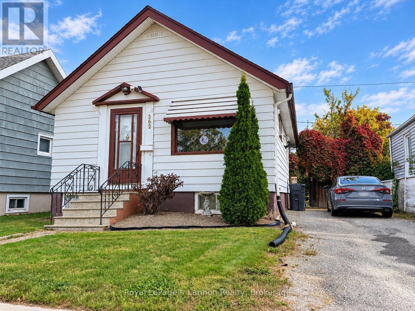 362 MCKELLAR STREET N - 1