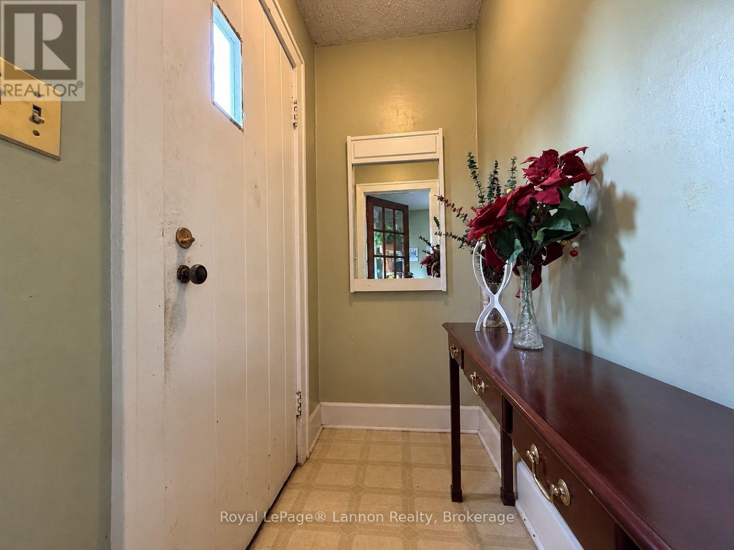 362 MCKELLAR STREET N - 3