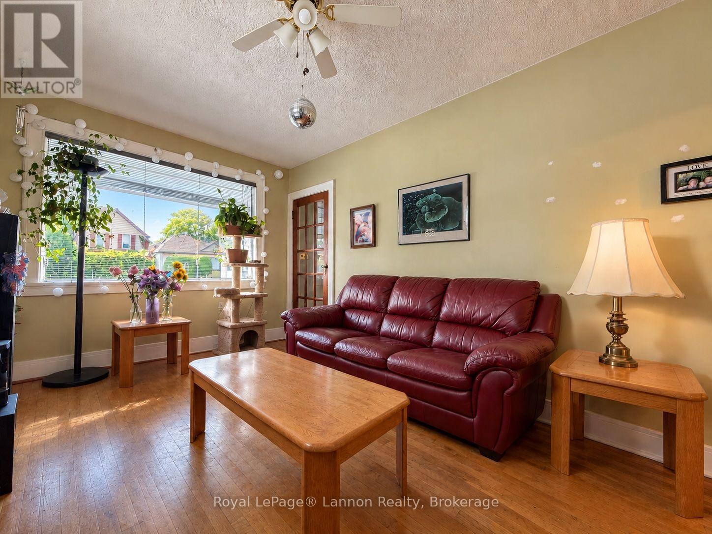 362 MCKELLAR STREET N - 4