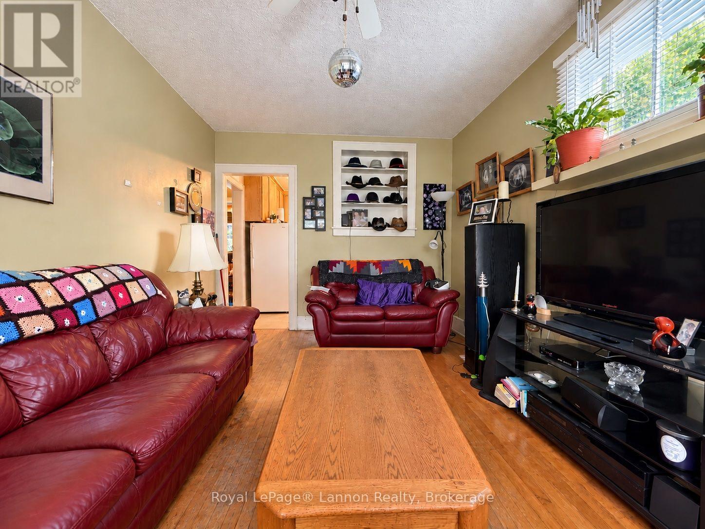 362 MCKELLAR STREET N - 6