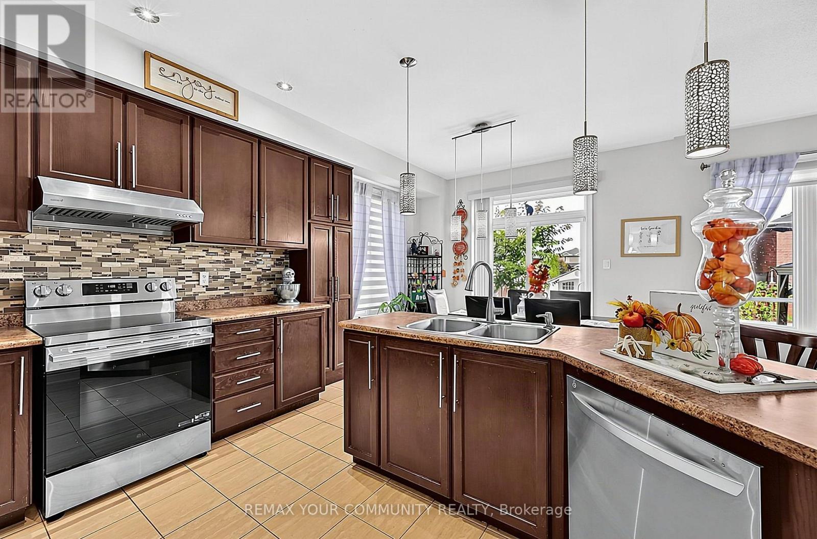 161 RICHARDSON CRESCENT - 18