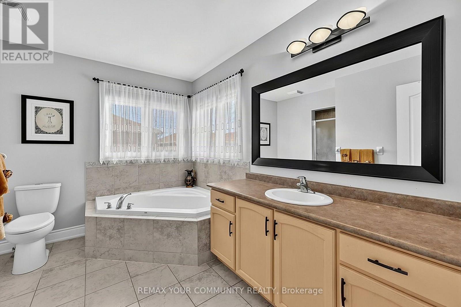 161 RICHARDSON CRESCENT - 24