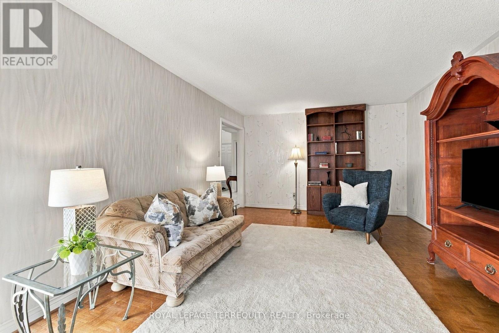 8 Mallory Avenue, Markham, ON photo 17