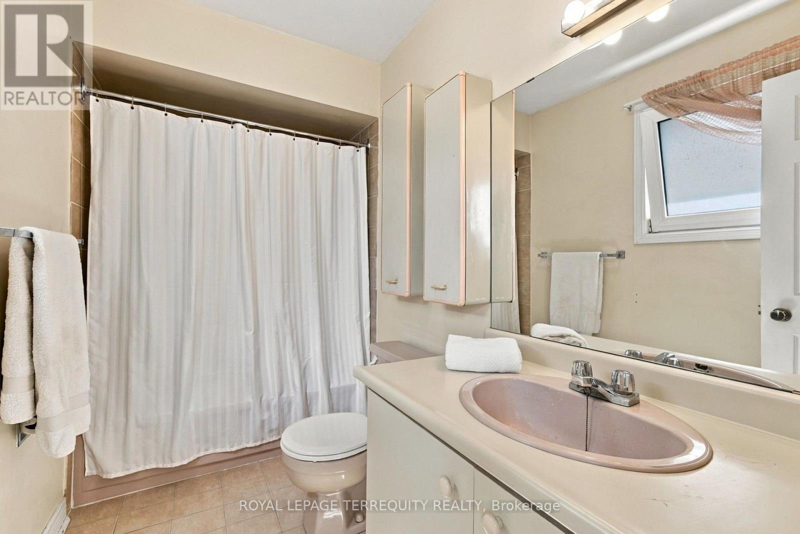 8 Mallory Avenue, Markham, ON photo 22