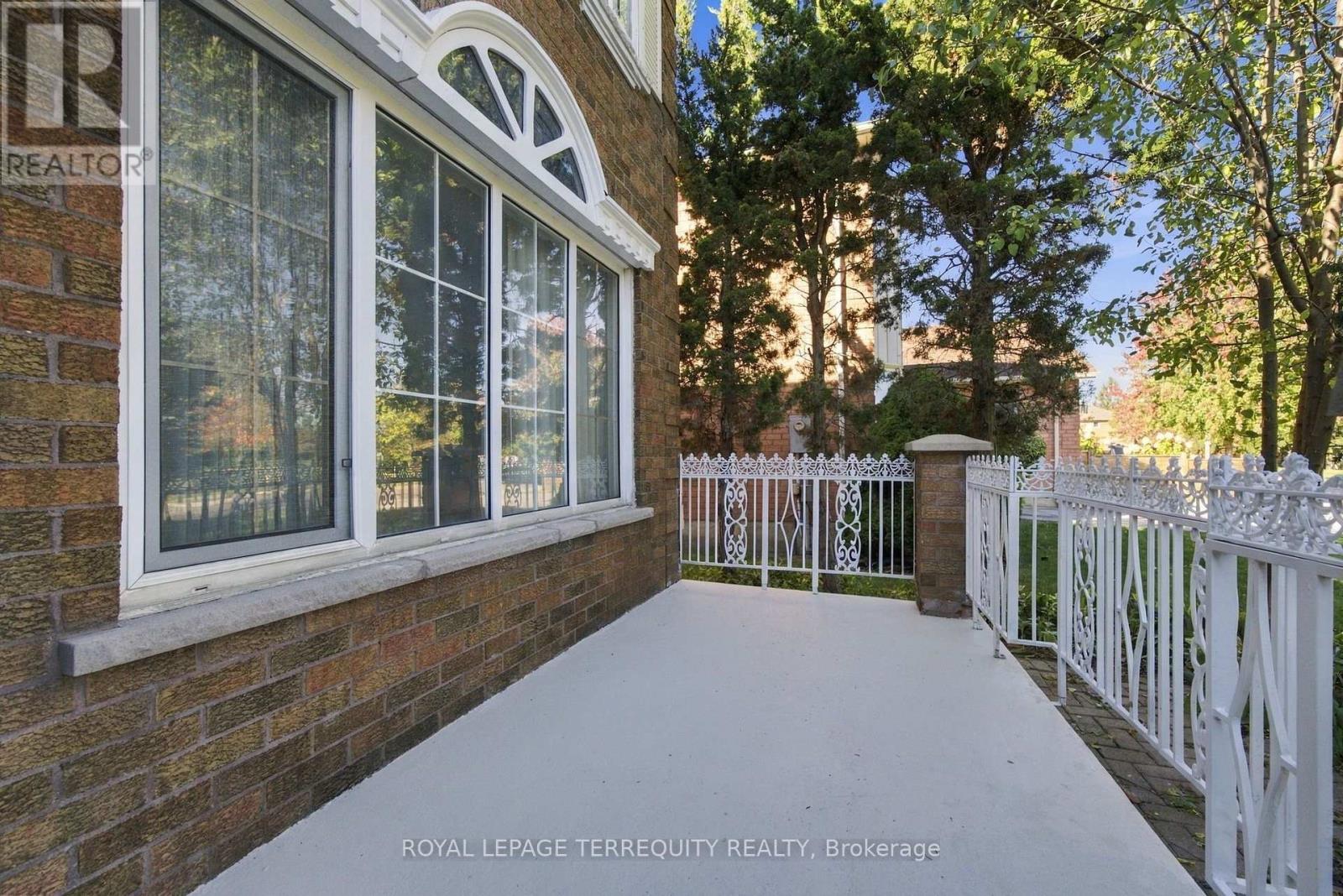 8 Mallory Avenue, Markham, ON photo 5