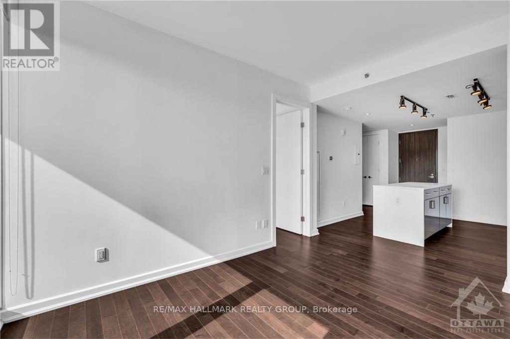 300 Lisgar Street — photo 14
