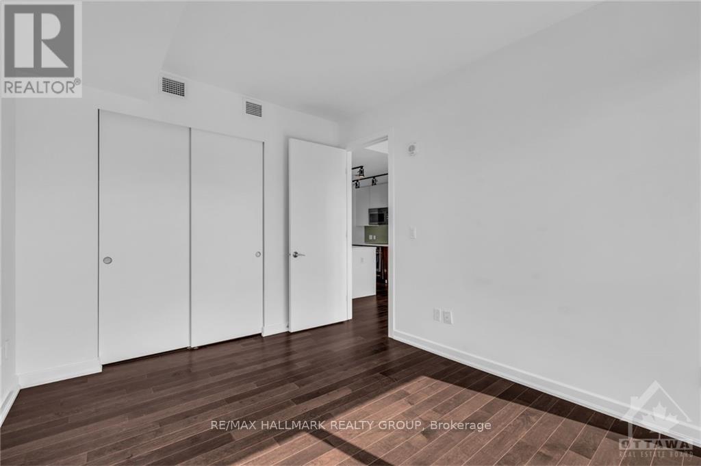 300 Lisgar Street — photo 19