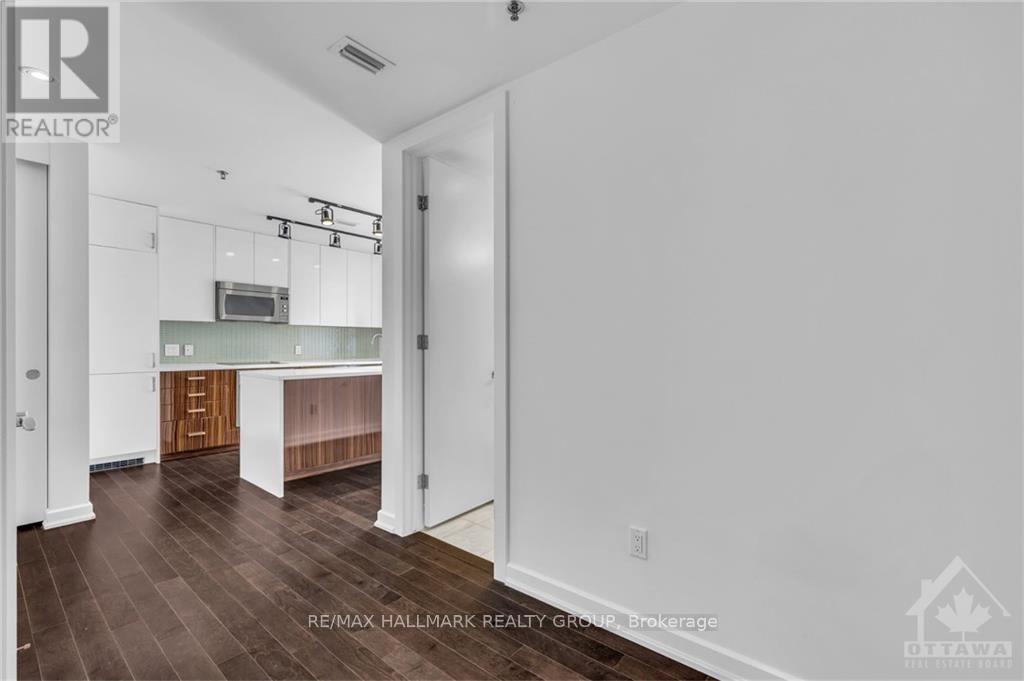 300 Lisgar Street — photo 23