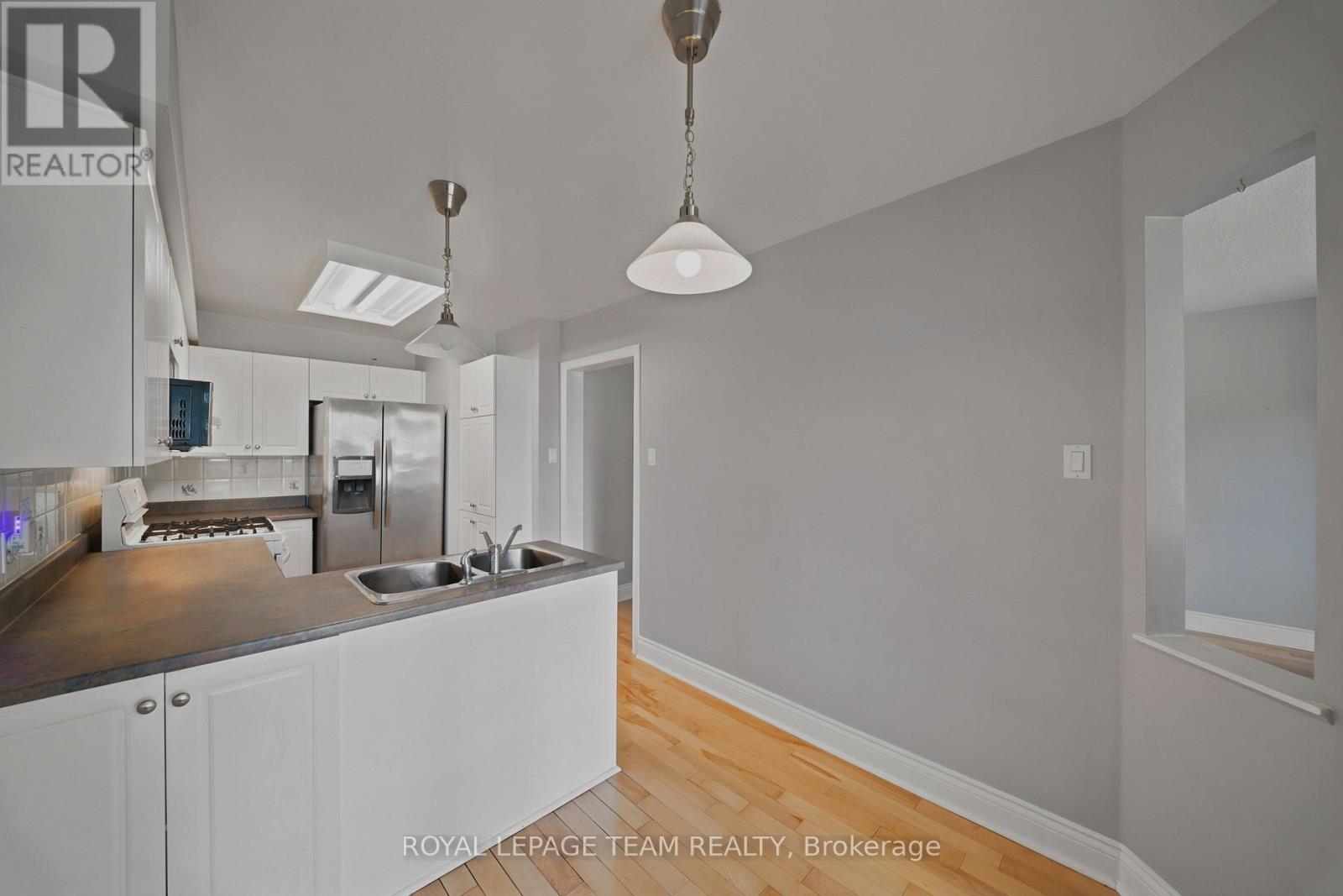 965 Markwick Crescent — photo 11