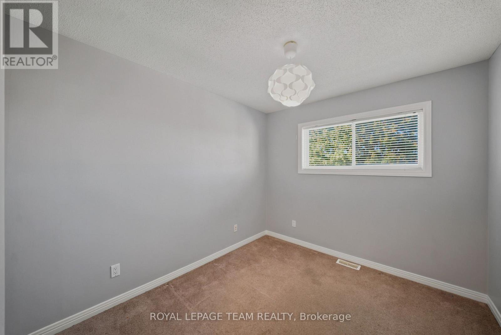 965 Markwick Crescent — photo 15