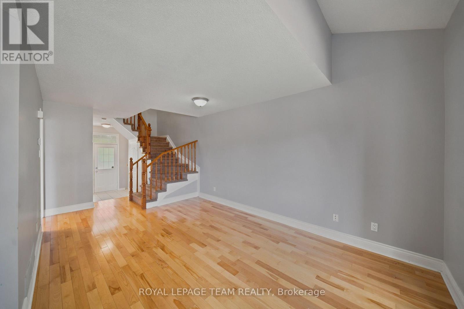 965 Markwick Crescent — photo 7
