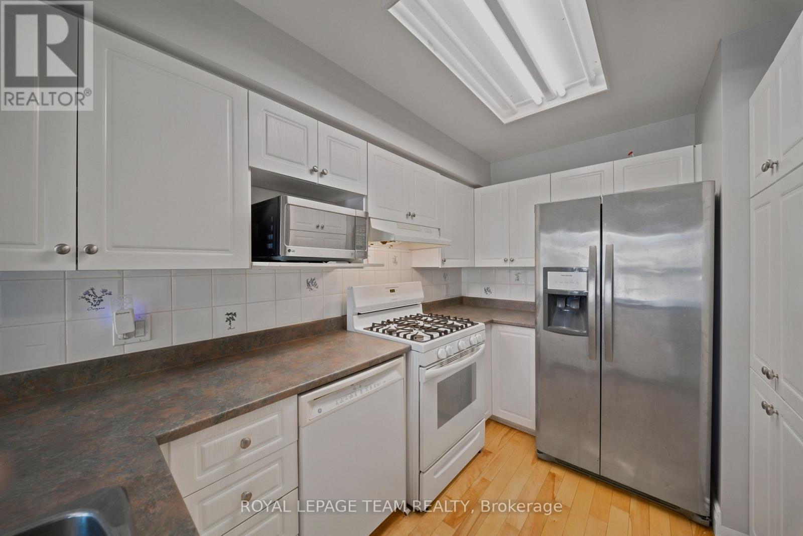 965 Markwick Crescent — photo 8