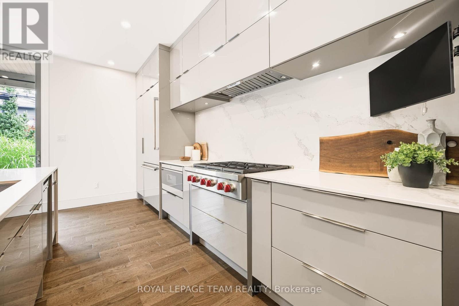 521 WESTMINSTER AVENUE - Image 16
