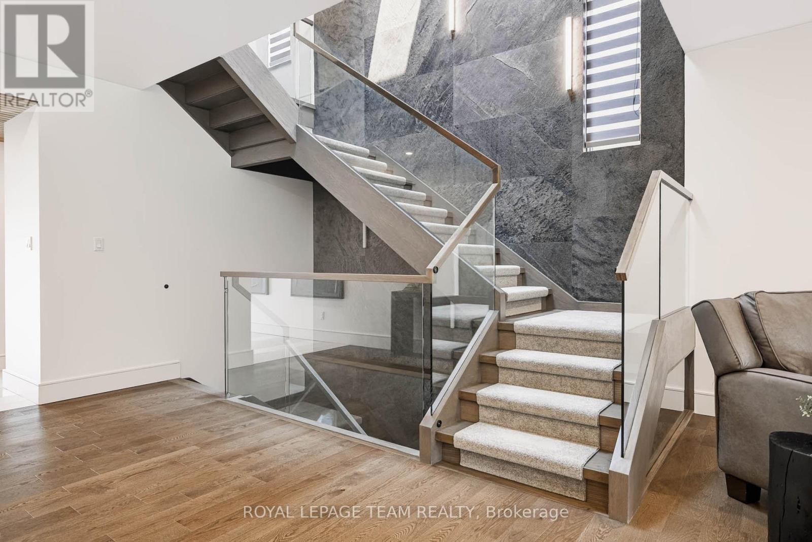 521 WESTMINSTER AVENUE - Image 20