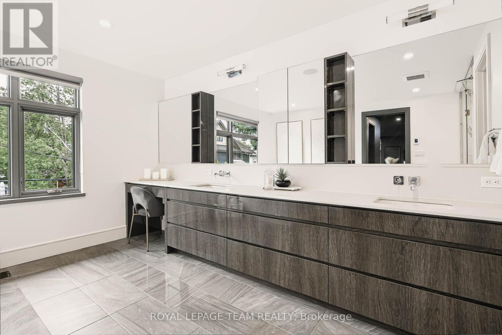521 WESTMINSTER AVENUE - Image 26