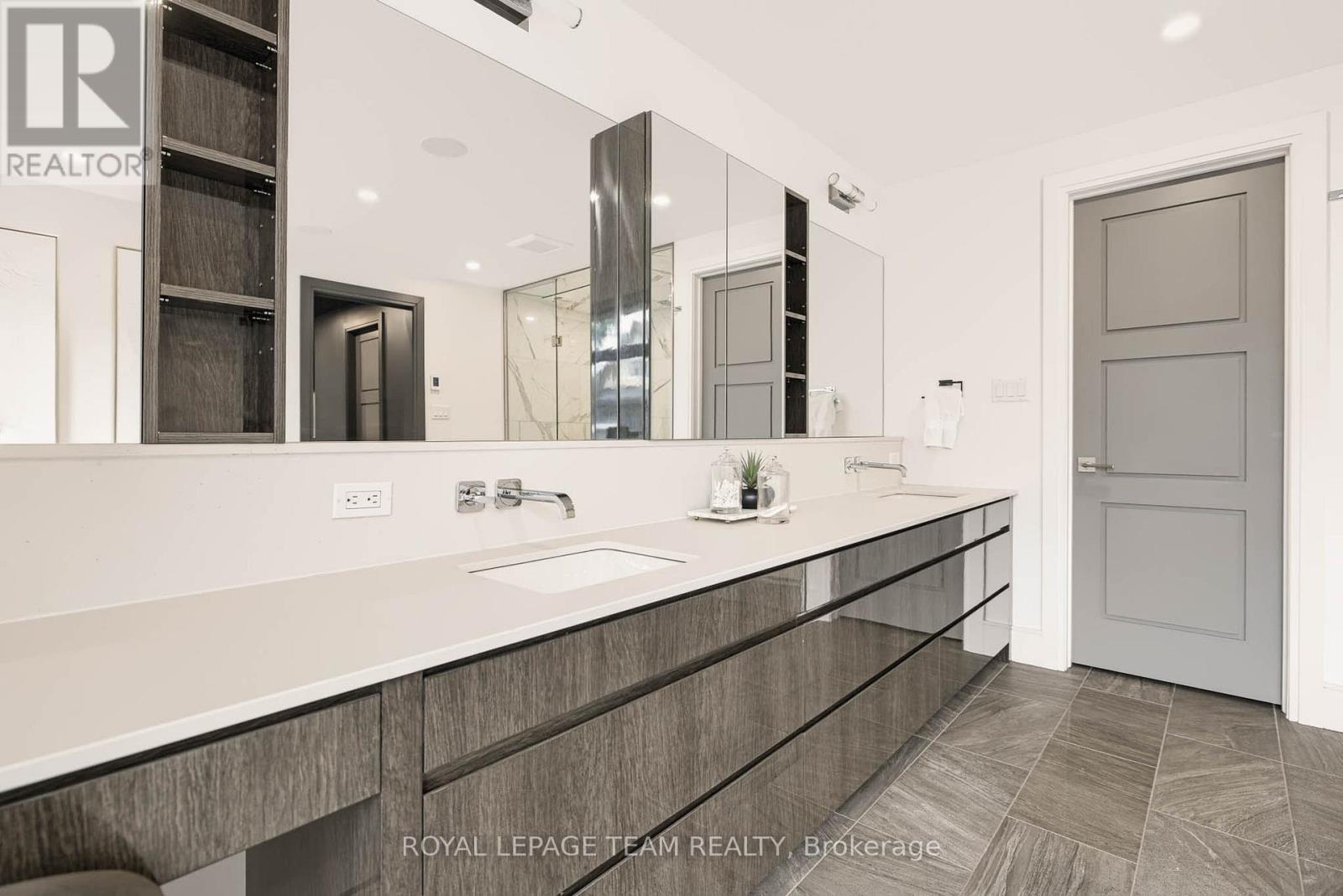 521 WESTMINSTER AVENUE - Image 27
